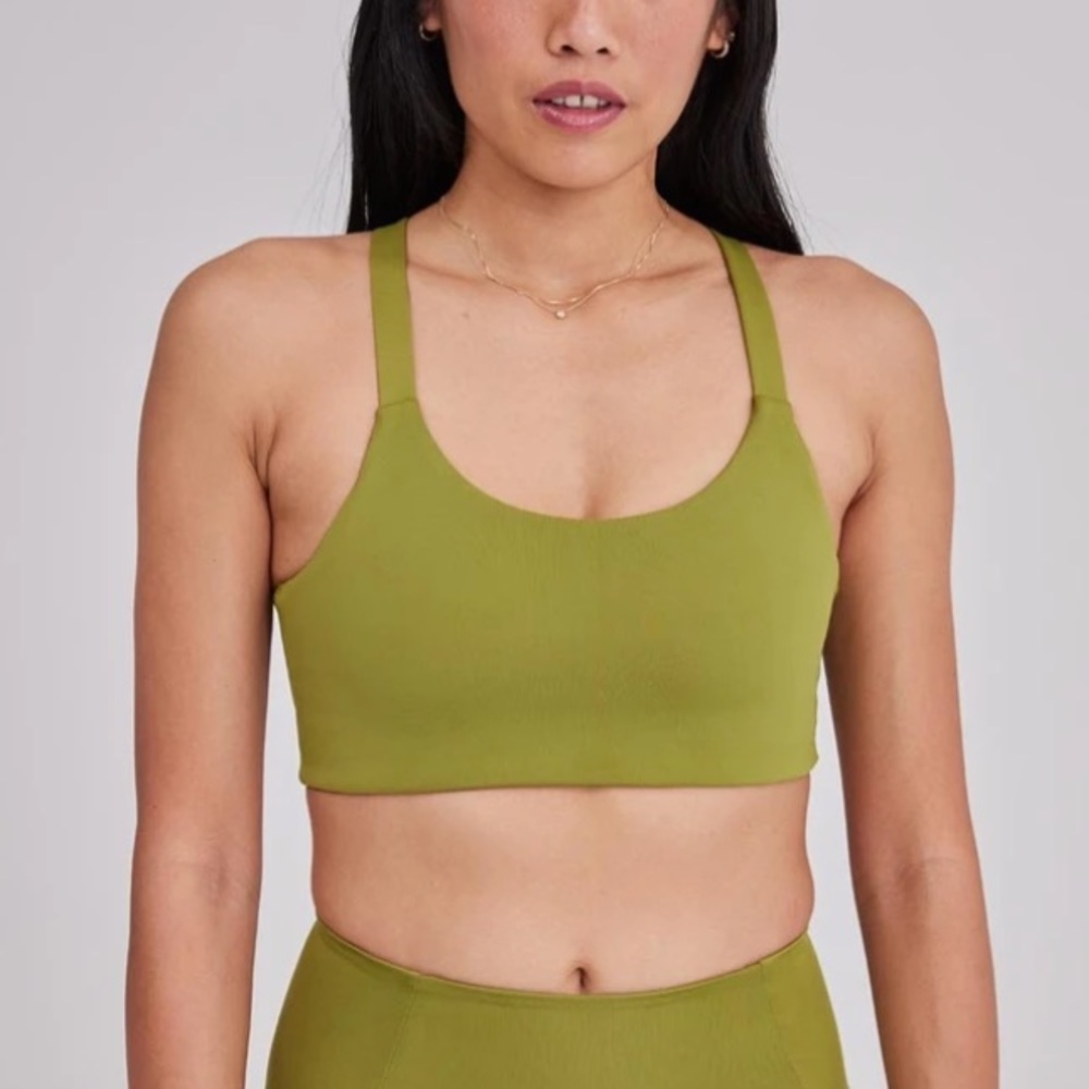 Girlfriend Collective Lou Bra in GREEN IVY: SIZE M